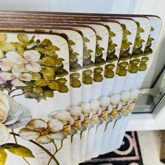 8 GUC Paris Flowers and a Butterfly Place Mats Slightly Used but Still Clean🦋🌸 - Picture 3 of 16